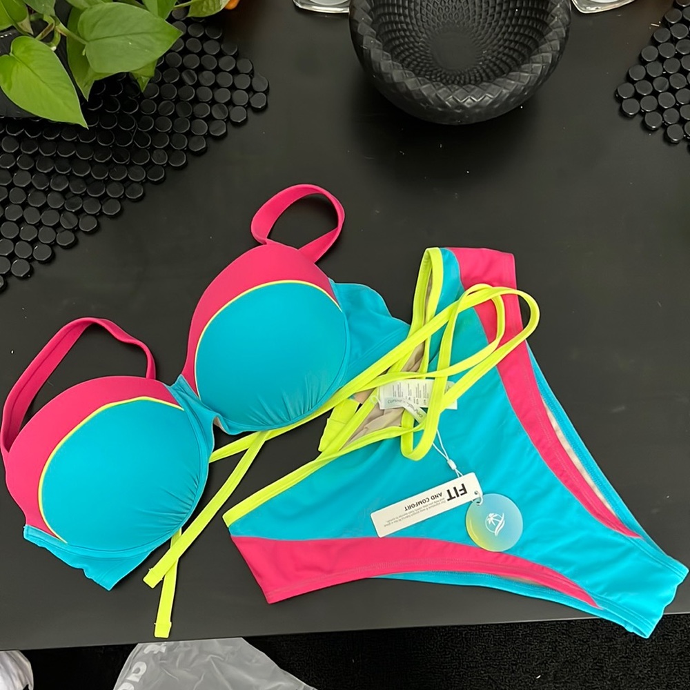 Cupshe x Tabria Majors Bikini